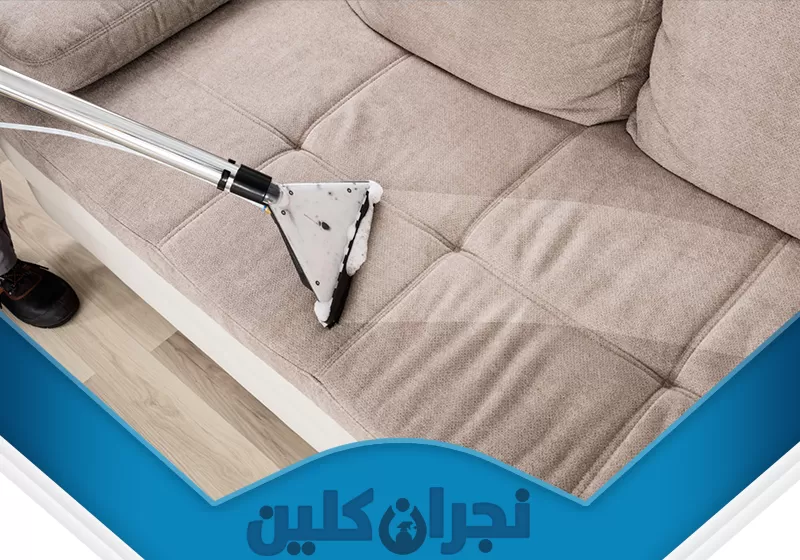 غسيل كنب بنجران 0566353695 نجران كلين تظهر الصورة عملية غسيل كنب بنجران باستخدام أحدث المعدات المتخصصة، لضمان إزالة البقع والأوساخ بفعالية والحفاظ على جودة الأقمشة. مع نجران كلين، استمتع بكنب نظيف ومعقم كأنه جديد.